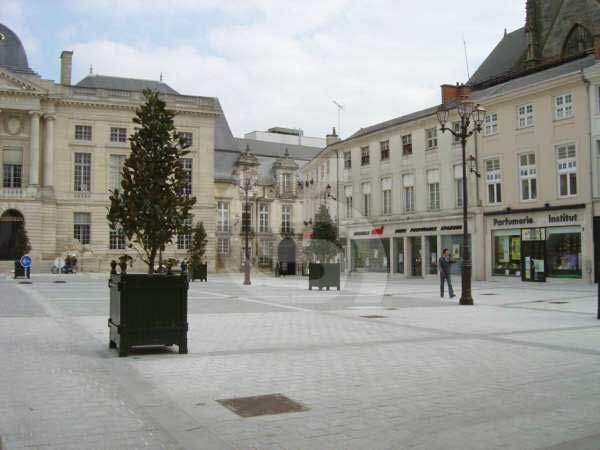 Portuguese limestone paving / drain grates / gutters