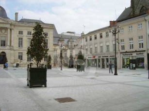 Portuguese limestone paving / drain grates / gutters